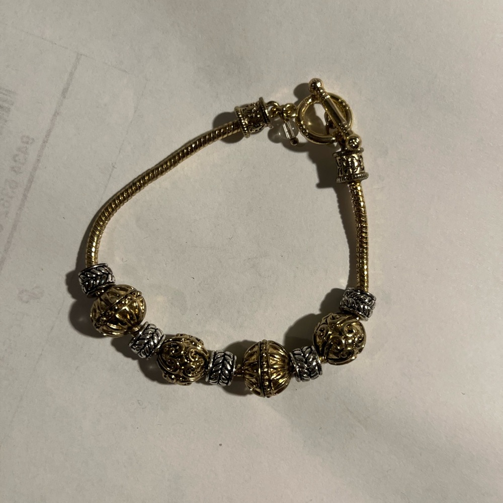 Elegant Gold and Silver Bracelet - Picture 3 of 5
